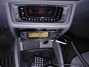 yaesu ft8900 seat ibiza mount electronics hamradio ham radio 3d print model - Mito3D