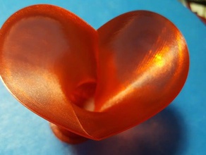 1 bükülmüş kalp vazo heykeller burgulu 3d print model - Mito3D