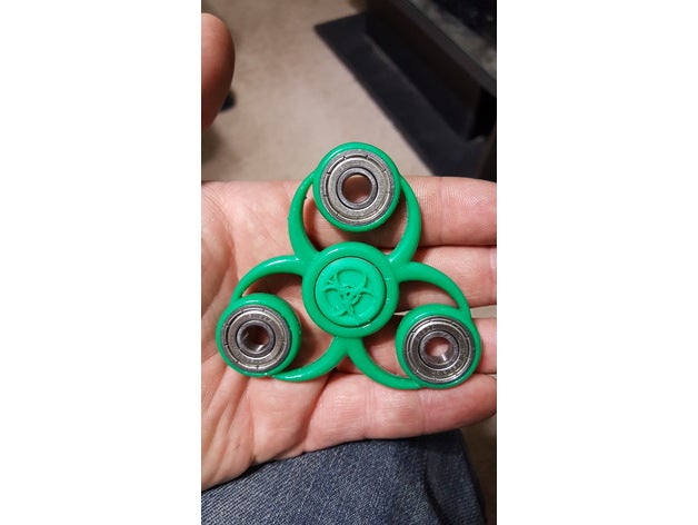 z-spin biohazard fidget spinner juguete zombie 3D print model - Mito3D