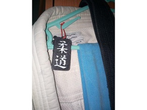 judo étiquette le costume 3d pendentif colgante label un trousseau de clés porte-clés la chaîne clé l'étiquette les étiquettes llavero llaveros nom pendentifs 3d print model - Mito3D