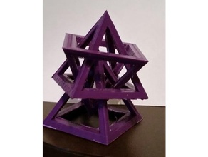 o intertravamento de pirâmides arte da matemática a pirâmide 3d print model - Mito3D
