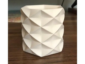 baja poli facetas vaso de la copa los contenedores contenedor el diamante filetes agarre hexagonal organización organizador patrón trianguladas vasos 3d print model - Mito3D