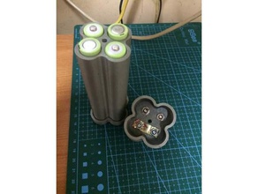 8 pic de la batería aa banco energía electrónica 3d print model - Mito3D