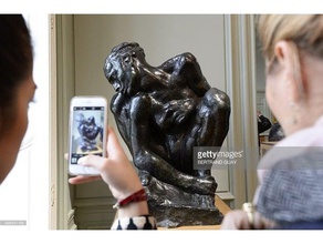 mujer agachada mus e rodin francia las esculturas 3d print model - Mito3D