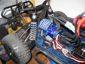 disipador de calor del ventilador motor jaula hot racing clip-on dos piezas r c vehículos traxxas rc motores 3d print model - Mito3D