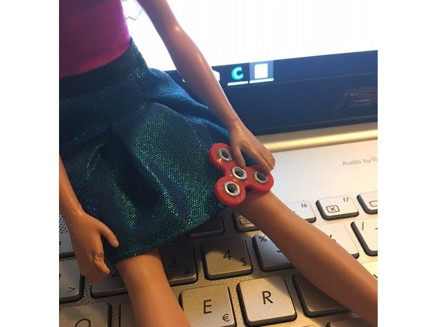 barbie de tamaño mini fidget spinner juegos y juguetes arete el colgante juguete 3D print model - Mito3D