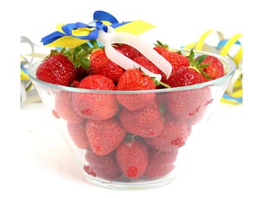 strawberry stem remover- midsommar edition kitchen & dining party tool 3d print model - Mito3D