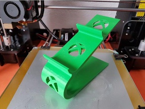 dual-xbox-controller-Ständer gebohrt logo video-Spiele controller stand xbox one 3d print model - Mito3D