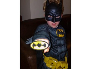 batman face puncher costume brass knuckle knuckles 3d print model - Mito3D