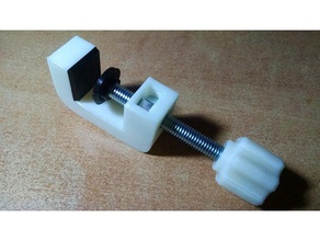 tuerca y tornillo-base fuerte g-clamp almohadillas flexibles herramientas la abrazadera gclamp 3d print model - Mito3D