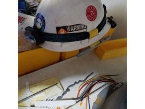 chapéu duro utilitário clipe as ferramentas lanterna titular capacete farol porta-lápis sharpie de montagem 3d print model - Mito3D