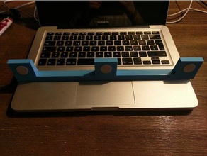 macbook pro 13inch 2009 dur bilgisayar apple laptop stand 3d print model - Mito3D