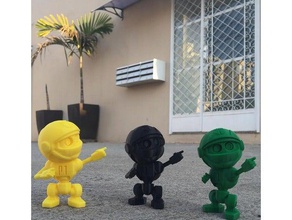 p1 golden boy usain bolt posa portachiavi i atletica leggera keychain mascotte p1prototipos robot corridore 3d print model - Mito3D