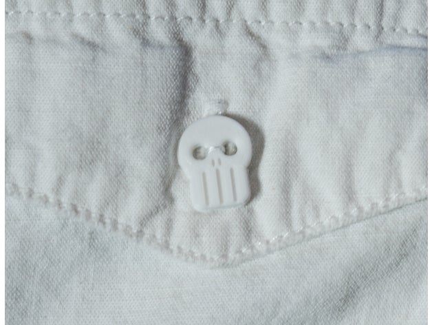 skull shirt button accessories 3D print model - Mito3D