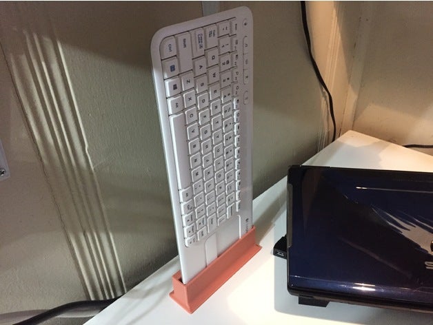 logitech k400r Tastatur Seite stehen office Schreibtisch - Organisation platzsparend stand wireless 3D print model - Mito3D