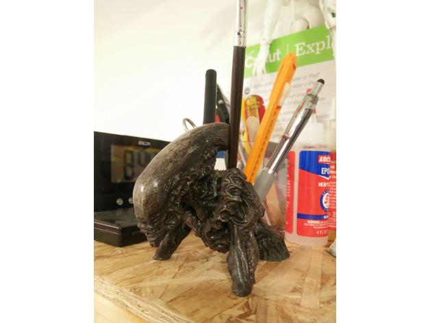 étranger titulaire de la plume décor alien les étrangers porte-stylo xenomorph 3D print model - Mito3D