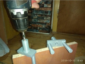 taladro helper 2 de 8 mm madera dowelscenter finder te ayuda a mantenerte en forma vertical la máquina herramientas centro plantilla el punto central eléctrico carpintería 3d print model - Mito3D