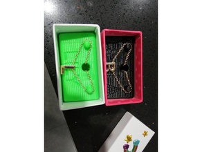 bracelet collier de titulaire bijoux la boîte support les fêtes noël nom presant 3d print model - Mito3D