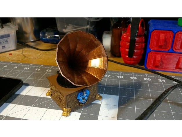 pseudo remix victrola phonographe de la musique baroque boîte goth style gothique harry potter à raven griffe serdaigle lecteur disques victorien 3D print model - Mito3D