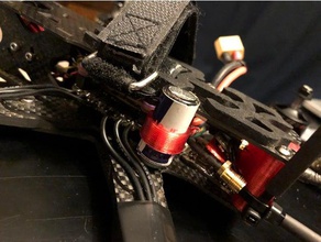 condensador titular de 1000uf 35v rc vehículos drone separadores montaje 3d print model - Mito3D