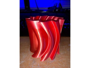 courbes sawblade vase porte-crayon bureau de l'organisateur porte-stylo 3d print model - Mito3D