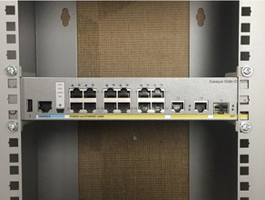cisco catalyst switch de bureau mont 10 pouces rack l'électronique 10inch réseau 3d print model - Mito3D
