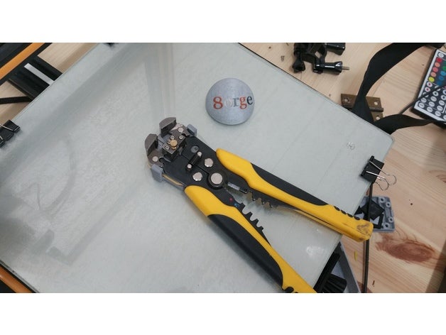 pince à dénuder de montage porte-outils & boîtes support titulaire wirestripper clip wirestrippers 3D print model - Mito3D