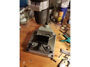 pressione broca cabeça do tripé adaptador máquinas-ferramentas prensa de perfuração morsa 3d print model - Mito3D