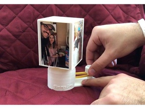 rotating picture frame gadgets 3d print model - Mito3D