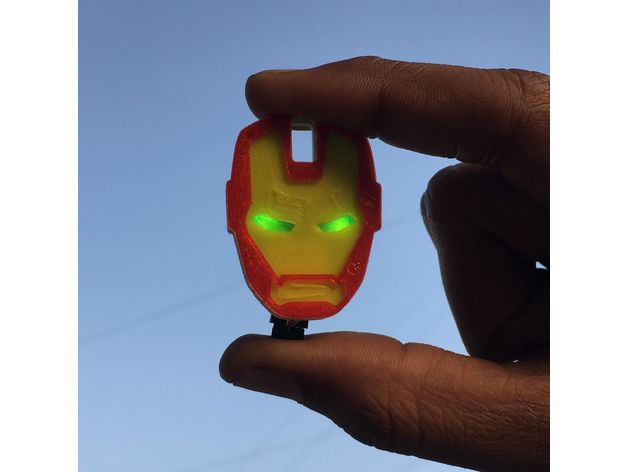 iron man led ojos llavero v2 cr2032 pila de botón titular llaveros vengadores resplandor oscuro hombre hierro caballero la lámpara el luz del marval superhéroe 3D print model - Mito3D