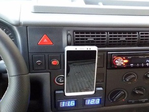 vw t4 smartphone cenicero cargador el teléfono móvil aschenbecher coche volkswagen de voltaje pantalla transporter 3d print model - Mito3D
