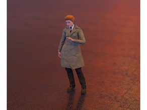 donna in piedi persone di sesso femminile figura umana con il treno 3d print model - Mito3D