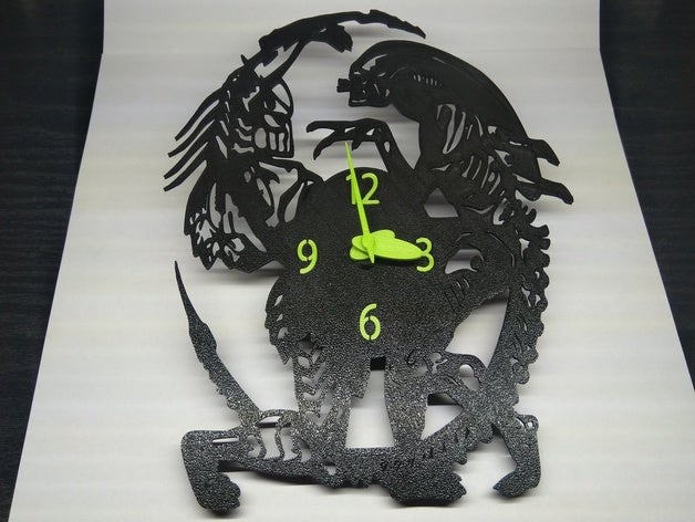 horloge à la main étranger décor 3D print model - Mito3D
