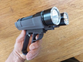 luce pistola a doppia canna sport & fitness all'aperto torcia elettrica sofirn sp33 3d print model - Mito3D