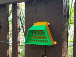 solitario bee hive nel cortile di casa alveare l'apicoltura le api biologia bird birdhouse giardino giardinaggio habitat insetto natura nido all'aperto pratico scienza cantiere 3d print model - Mito3D