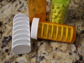 pilulier 7 jours diviseur de la médecine pharmacie pilule casemate boîte à pilules prescription les ordonnances bouteille d'ordonnance 3d print model - Mito3D