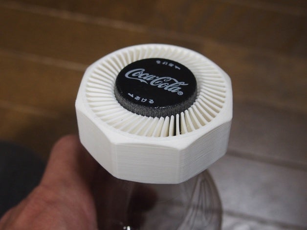 pet-Flaschenöffner - Zubehör abgewinkelter fin Flaschenöffner Durchführung opener kompakt einfach Griff-Kraft praktisch nützliche tools octagon petbottle pet-Flasche klein universal design 3D print model - Mito3D