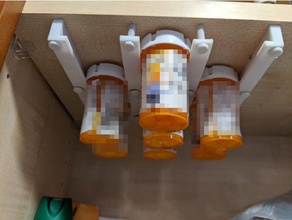 ilaç dolabı şişe Organizatör reçete 3d print model - Mito3D