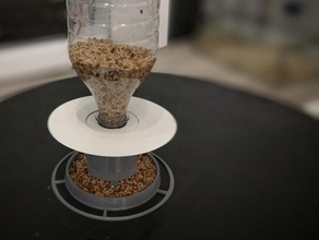 bottiglia seltz mangiatoia per uccelli - nourrisseur versare oiseau base la di coca 3d print model - Mito3D