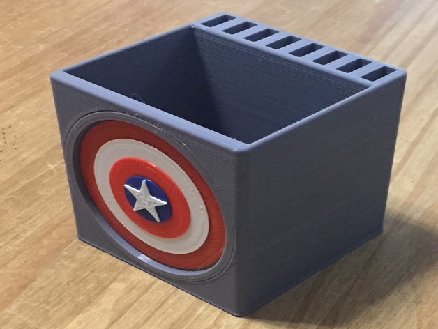 usb soporte de lápiz - capitán américa tapa marvel titular un 3D print model - Mito3D