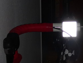 frontreflector madre de montaje bicicletas - personalizable la bicicleta frente reflector carretera 3d print model - Mito3D