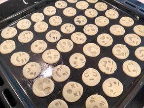 emoji kurabiye kalıbı pişirme bakingcookies araçları Noel cookiecutter çerez kesici emojii simgeler ifade gülümseme smiley gülen yüz 3d print model - Mito3D