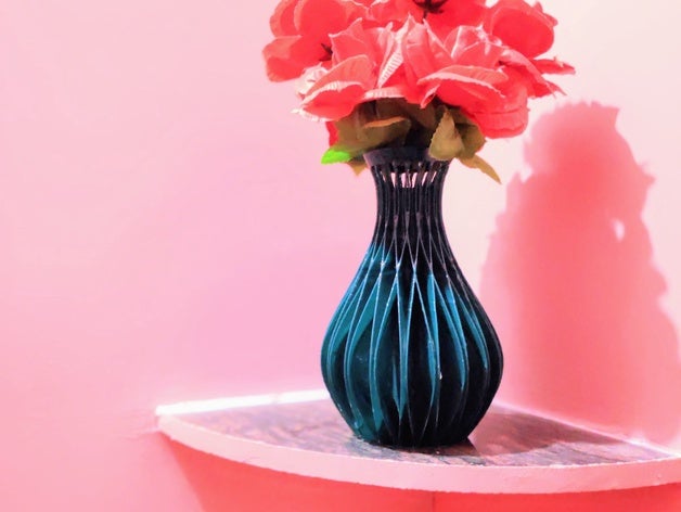 inter cross spiral flower vase pot mode 3D print model - Mito3D