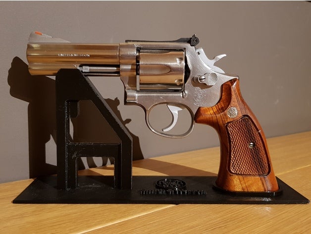 gun stand - smith & wesson 686 3D print model - Mito3D