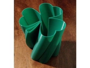 trèfle vase vert irlandais st patricks torsion tordu 3d print model - Mito3D