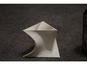 kıvrımlı üçgen Kulp destek sarmal vazo bükülme bükülmüş konteynerler 3d print model - Mito3D