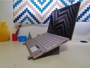 soporte para laptop tablet patr panal hexagonal base contrabajo geometric honeycomb stand mac macbook pro solidworks holder trabajo work 3d print model - Mito3D