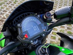 Kawasaki z900 12v tomada monte adaptador moto motocicleta motorrad Powerocket fonte energia eletricidade 3d print model - Mito3D