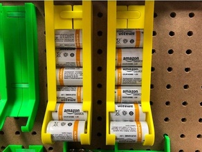 c battery suporte pegboard bateria distribuidor 3d print model - Mito3D