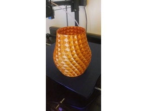 sleak vase personnalisé décor géométrique lowpoly poly spirale mode 3d print model - Mito3D